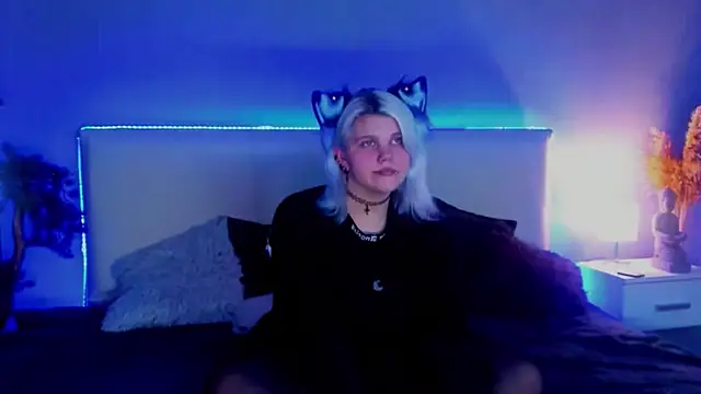 Snapshot of JoannLowe chatting on March 21, 9:12 pm JoannLowe online show from March 21, 9:12 pm