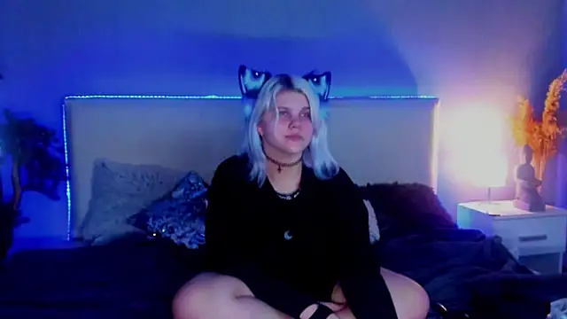 Snapshot of JoannLowe chatting on March 22, 11:53 pm JoannLowe online show from March 22, 11:53 pm