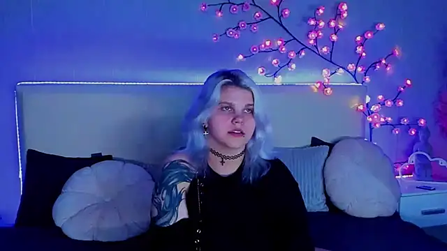 Snapshot of JoannLowe chatting on September 30, 8:14 pm JoannLowe online show from September 30, 8:14 pm