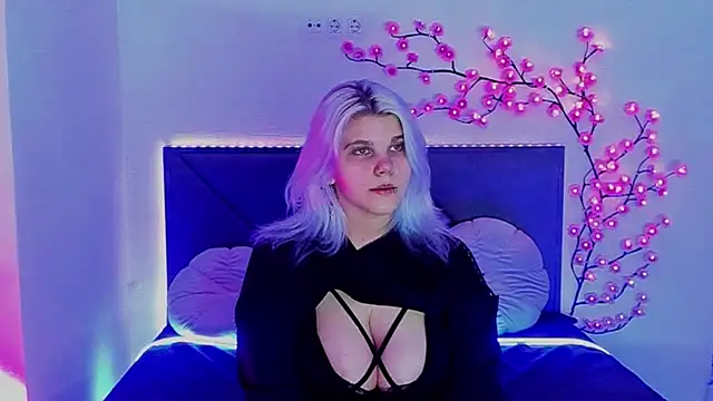 Snapshot of JoannLowe chatting on February 27, 7:58 pm JoannLowe online show from February 27, 7:58 pm