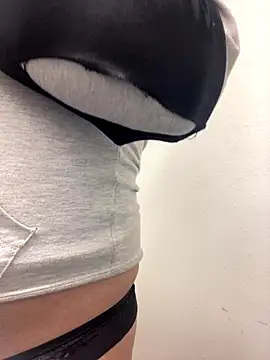 Snapshot of MiamiBang chatting on December 3, 10:17 am MiamiBang online show from December 3, 10:17 am