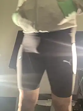 Snapshot of MiamiBang chatting on December 15, 6:15 pm MiamiBang online show from December 15, 6:15 pm