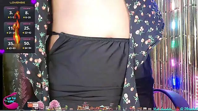 Snapshot of Hot_chocolate__ chatting on December 15, 9:20 pm Hot chocolate online show from December 15, 9:20 pm