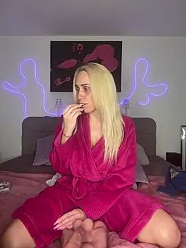 Snapshot of LunaSky_Official chatting on February 28, 7:48 pm LunaSky Official online show from February 28, 7:48 pm