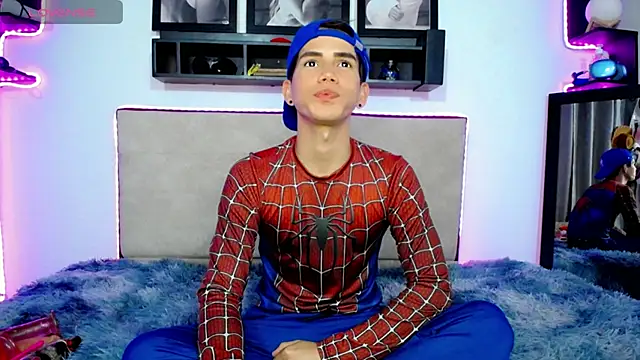 Snapshot of Tayson_Rivers chatting on December 27, 9:54 pm Tayson Rivers online show from December 27, 9:54 pm