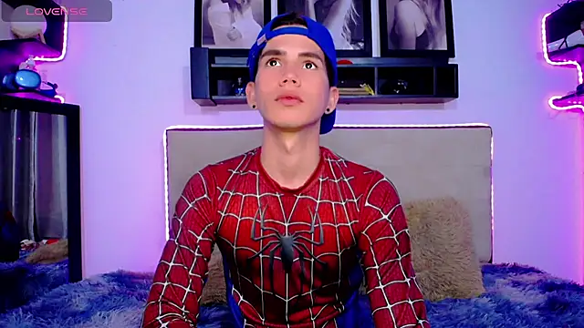 Snapshot of Tayson_Rivers chatting on December 28, 2:11 am Tayson Rivers online show from December 28, 2:11 am