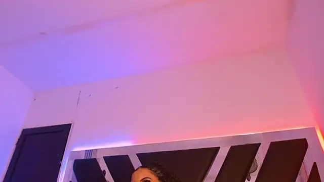 Snapshot of MelannyTylor chatting on November 25, 5:51 am MelannyTylor online show from November 25, 5:51 am