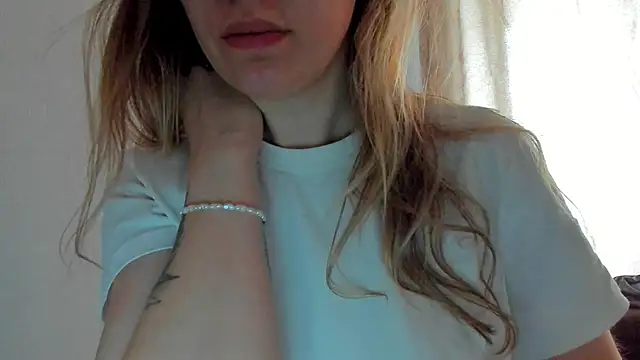 foxy blond online show from April 17, 12:35 am