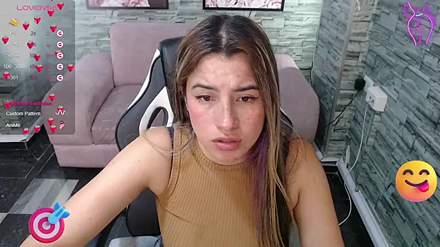 Snapshot of Valerie_b chatting on February 1, 9:11 am Valerie b online show from February 1, 9:11 am