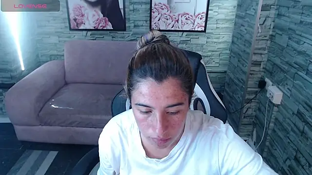 Snapshot of Valerie_b chatting on February 7, 3:12 am Valerie b online show from February 7, 3:12 am