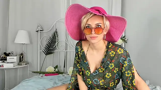 SakuFox online show from February 2, 4:15 am