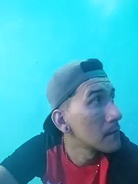 Snapshot of Carlos220493 chatting on October 30, 12:01 am Carlos220493 online show from October 30, 12:01 am