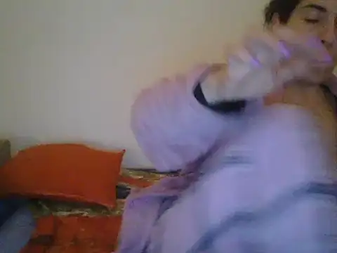 Snapshot of hairygirl80 chatting on December 4, 9:35 pm hairygirl80 online show from December 4, 9:35 pm