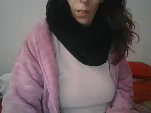 Snapshot of hairygirl80 chatting on December 10, 2:39 pm hairygirl80 online show from December 10, 2:39 pm