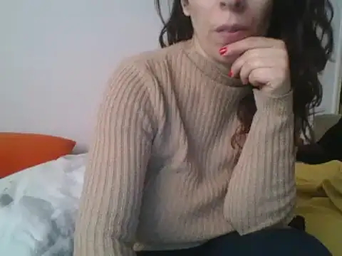 Snapshot of hairygirl80 chatting on December 12, 1:06 pm hairygirl80 online show from December 12, 1:06 pm