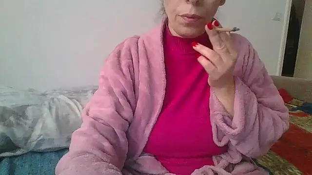 Snapshot of hairygirl80 chatting on December 18, 8:53 am hairygirl80 online show from December 18, 8:53 am