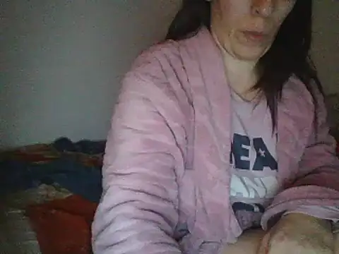 Snapshot of hairygirl80 chatting on December 29, 11:29 pm hairygirl80 online show from December 29, 11:29 pm