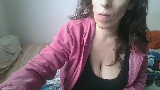 Snapshot of hairygirl80 chatting on October 15, 12:38 pm hairygirl80 online show from October 15, 12:38 pm