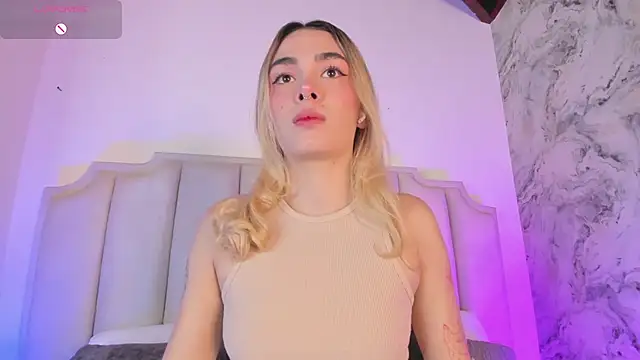 Lucy Vega online show from January 11, 4:06 am