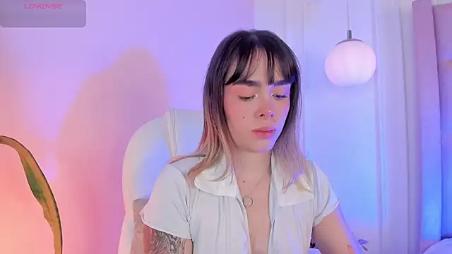 Lucy Vega online show from December 4, 3:49 am