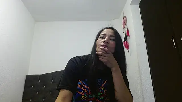 Snapshot of canela-hot34 chatting on October 23, 5:23 pm canela-hot34 online show from October 23, 5:23 pm