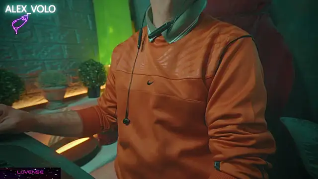 Snapshot of alex-volo chatting on January 17, 2:18 am alex-volo online show from January 17, 2:18 am