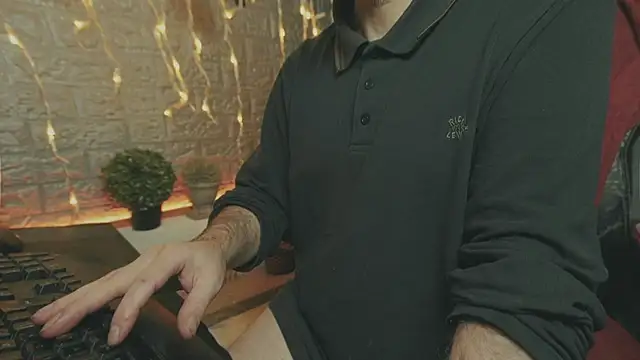 Snapshot of alex-volo chatting on December 20, 8:32 am alex-volo online show from December 20, 8:32 am