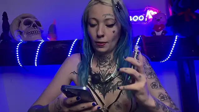 Snapshot of coyemoo chatting on March 3, 8:21 pm coyemoo online show from March 3, 8:21 pm