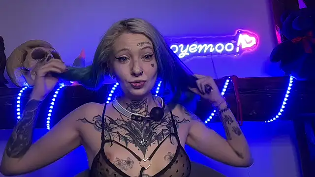 Snapshot of coyemoo chatting on March 12, 7:24 am coyemoo online show from March 12, 7:24 am