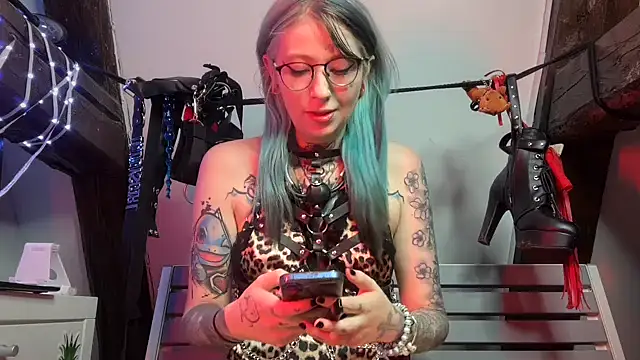 Snapshot of coyemoo chatting on November 8, 9:31 am coyemoo online show from November 8, 9:31 am