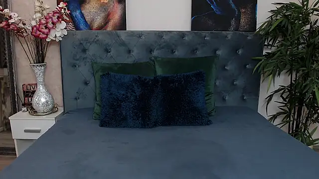 MissJuliax online show from January 14, 6:56 am