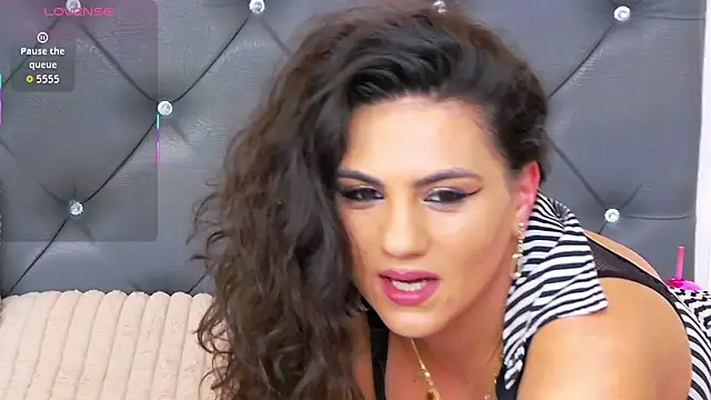 Snapshot of LorenneMays chatting on November 29, 10:46 pm LorenneMays online show from November 29, 10:46 pm