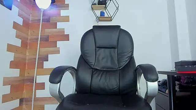 Snapshot of Kenbils chatting on January 8, 3:17 pm Kenbils online show from January 8, 3:17 pm