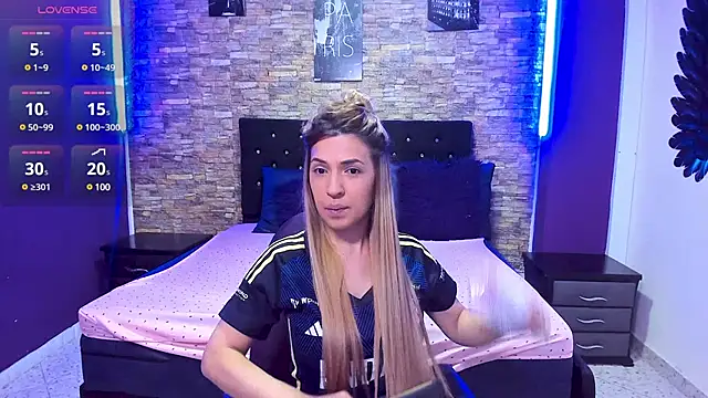 Snapshot of EvaaLovia1 chatting on January 31, 2:28 pm EvaaLovia1 online show from January 31, 2:28 pm