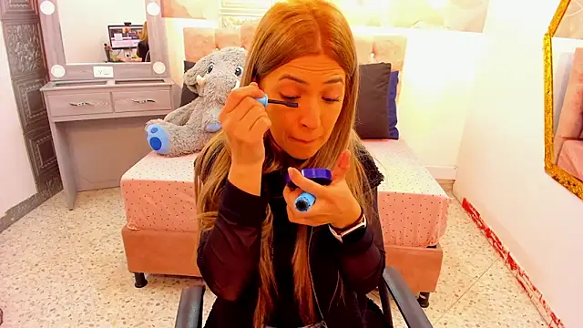 Snapshot of EvaaLovia1 chatting on February 17, 1:10 pm EvaaLovia1 online show from February 17, 1:10 pm