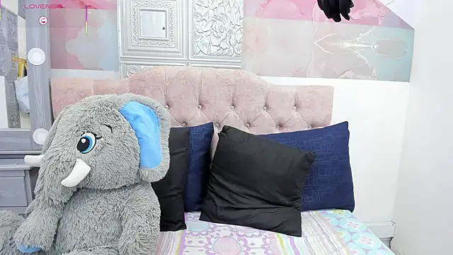 Snapshot of EvaaLovia1 chatting on March 5, 4:24 pm EvaaLovia1 online show from March 5, 4:24 pm