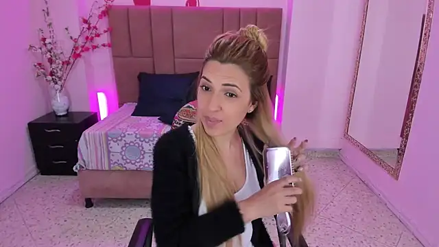 Snapshot of EvaaLovia1 chatting on March 11, 1:45 pm EvaaLovia1 online show from March 11, 1:45 pm