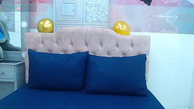 Snapshot of EvaaLovia1 chatting on March 18, 1:31 pm EvaaLovia1 online show from March 18, 1:31 pm