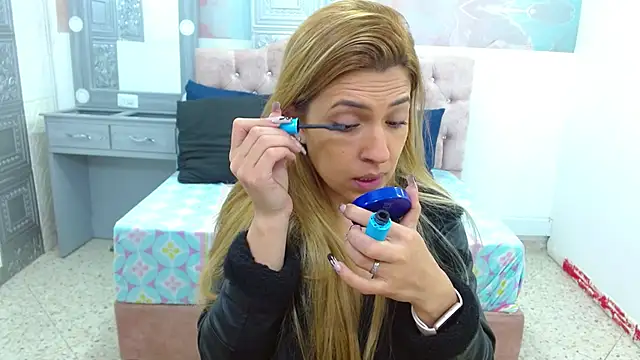 Snapshot of EvaaLovia1 chatting on March 21, 1:12 pm EvaaLovia1 online show from March 21, 1:12 pm