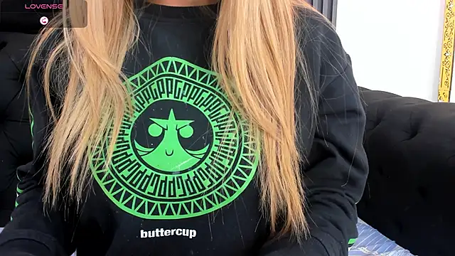 Snapshot of EvaaLovia1 chatting on October 7, 2:03 pm EvaaLovia1 online show from October 7, 2:03 pm