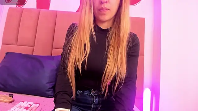 Snapshot of EvaaLovia1 chatting on October 18, 2:40 pm EvaaLovia1 online show from October 18, 2:40 pm