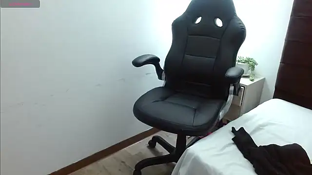 AlexandraJones  online show from September 13, 10:31 pm