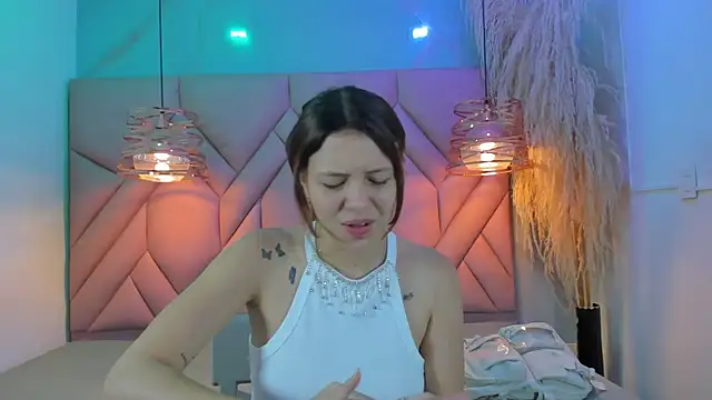 Snapshot of AngelaaCute_ chatting on December 27, 11:50 am AngelaaCute online show from December 27, 11:50 am