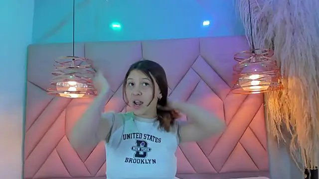 Snapshot of AngelaaCute_ chatting on January 8, 12:15 pm AngelaaCute online show from January 8, 12:15 pm