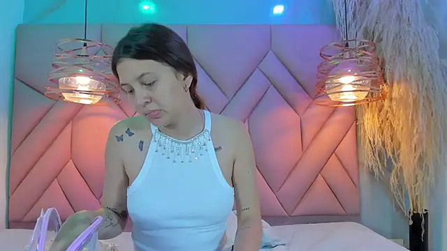 Snapshot of AngelaaCute_ chatting on January 12, 11:50 am AngelaaCute online show from January 12, 11:50 am