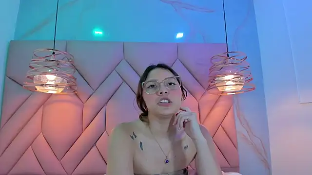 Snapshot of AngelaaCute_ chatting on January 21, 12:07 pm AngelaaCute online show from January 21, 12:07 pm