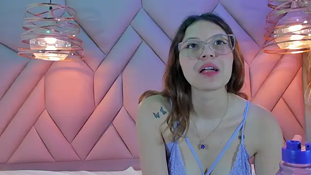 Snapshot of AngelaaCute_ chatting on January 25, 6:02 pm AngelaaCute online show from January 25, 6:02 pm