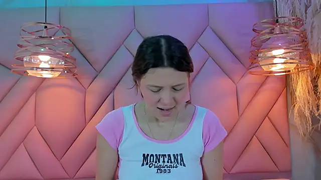 Snapshot of AngelaaCute_ chatting on January 26, 12:11 pm AngelaaCute online show from January 26, 12:11 pm