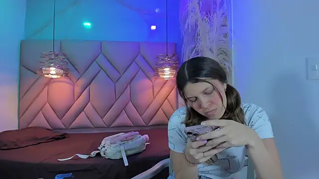 Snapshot of AngelaaCute_ chatting on February 7, 12:28 pm AngelaaCute online show from February 7, 12:28 pm