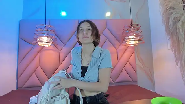 Snapshot of AngelaaCute_ chatting on February 9, 12:52 pm AngelaaCute online show from February 9, 12:52 pm